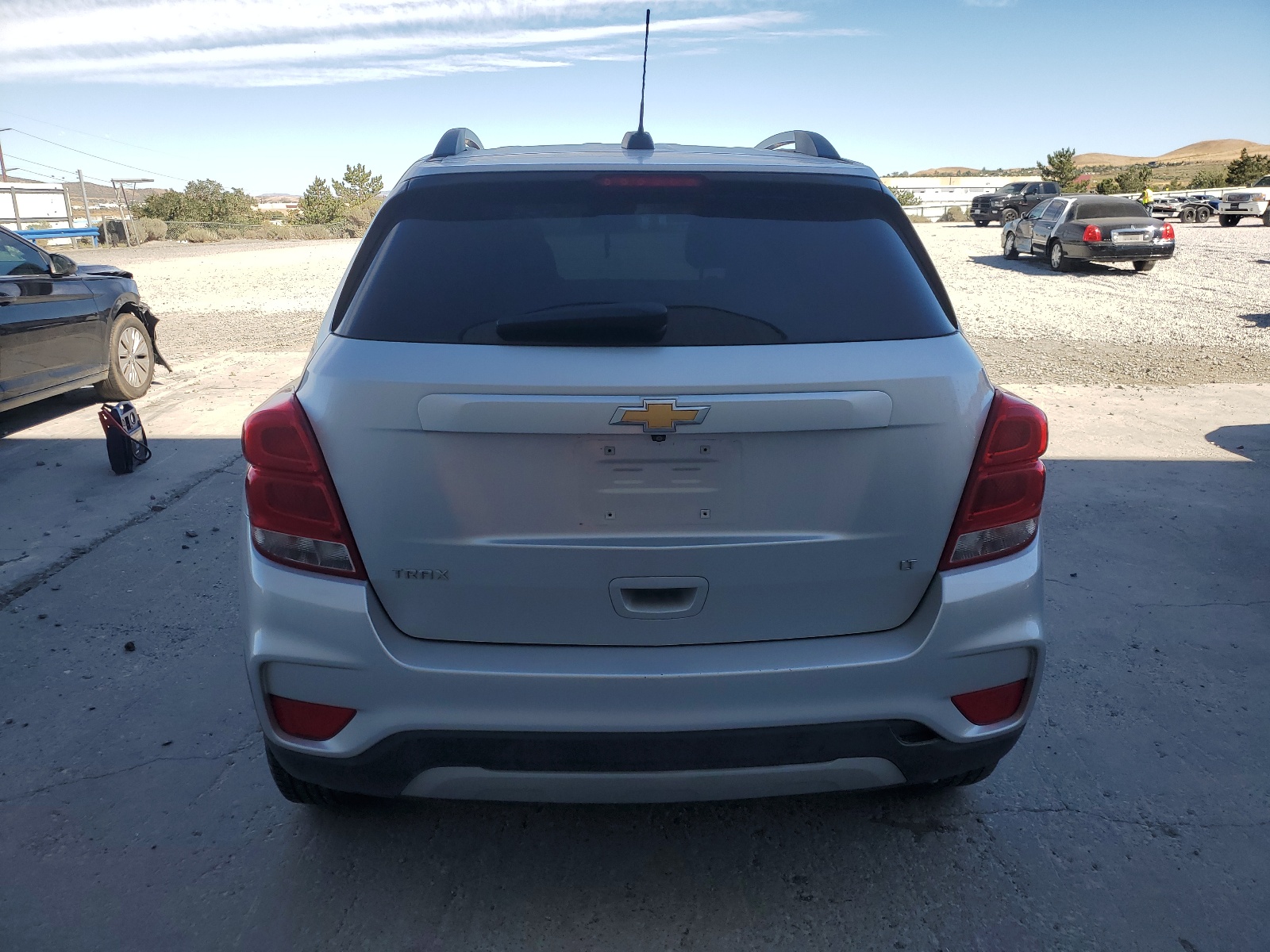 KL7CJLSB1JB677183 2018 Chevrolet Trax 1Lt