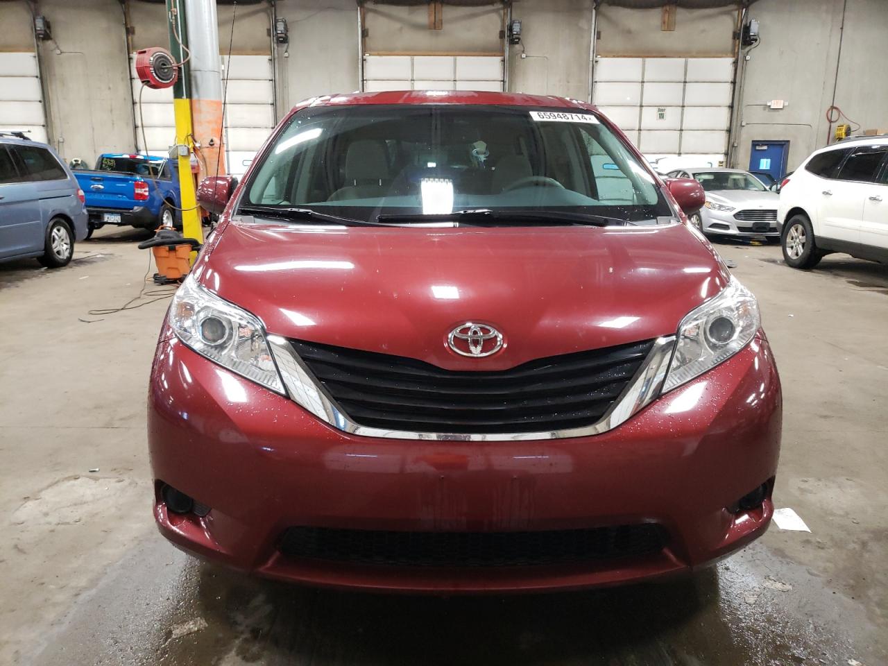 2012 Toyota Sienna - Image 5
