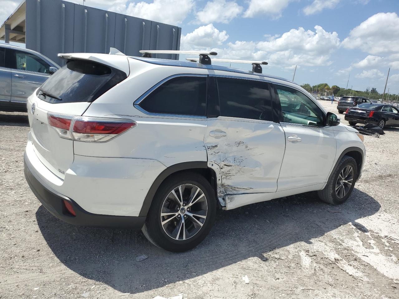 2016 Toyota Highlander Xle VIN: 5TDKKRFH4GS136109 Lot: 67107744