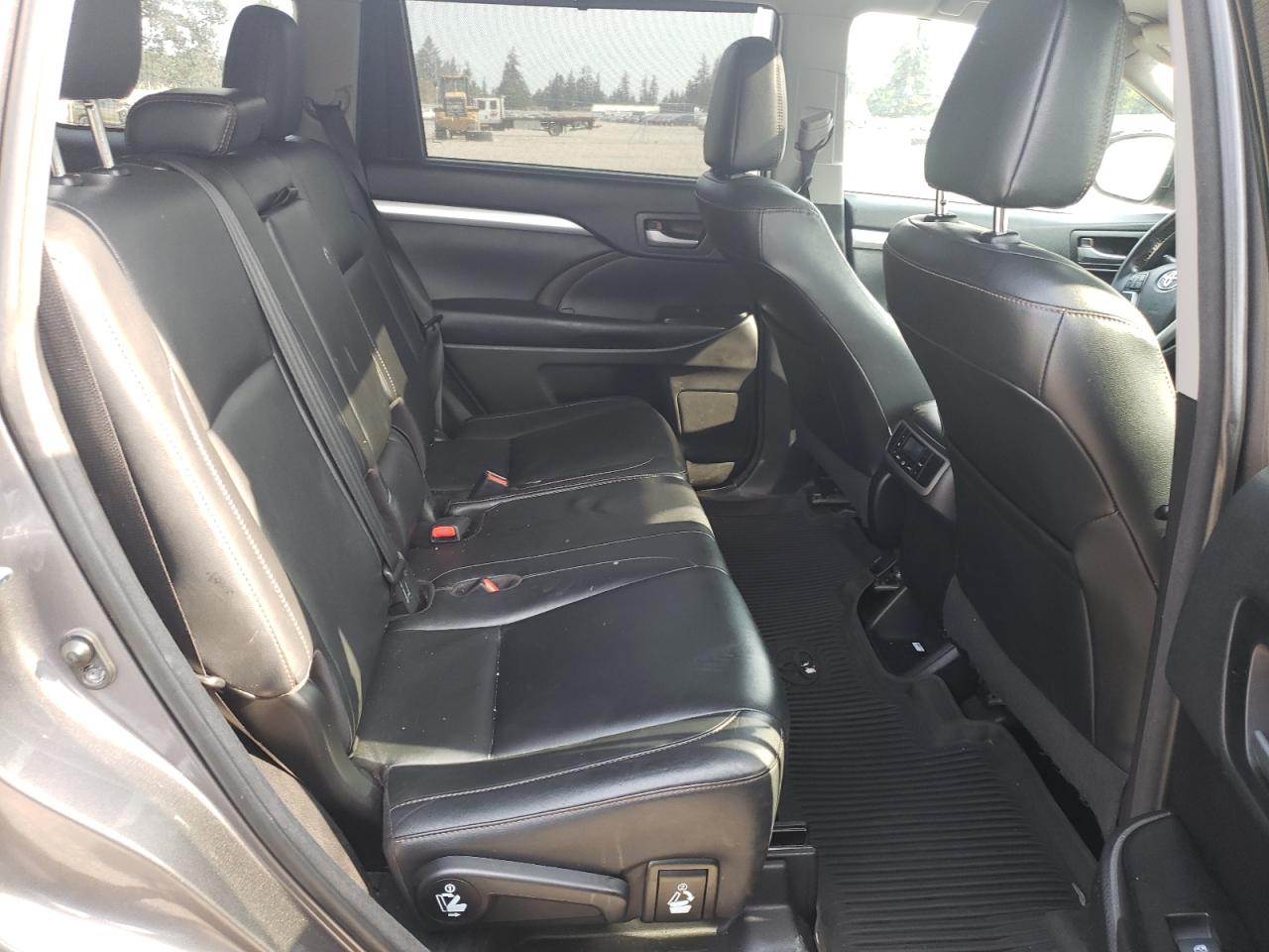 2017 Toyota Highlander Se VIN: 5TDJZRFH5HS476037 Lot: 65858404