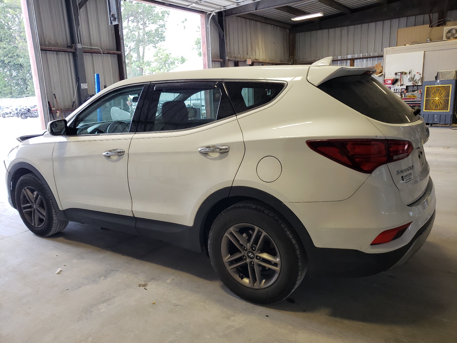 2017 Hyundai Santa Fe Sport vin: 5NMZTDLB8HH023055