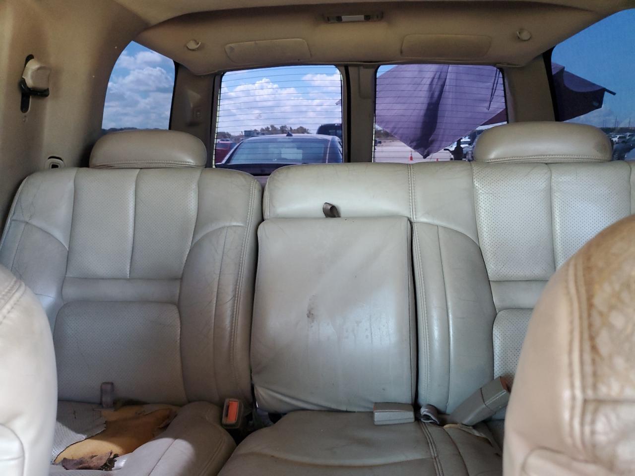 1GYEK63R8YR169505 2000 Cadillac Escalade Luxury