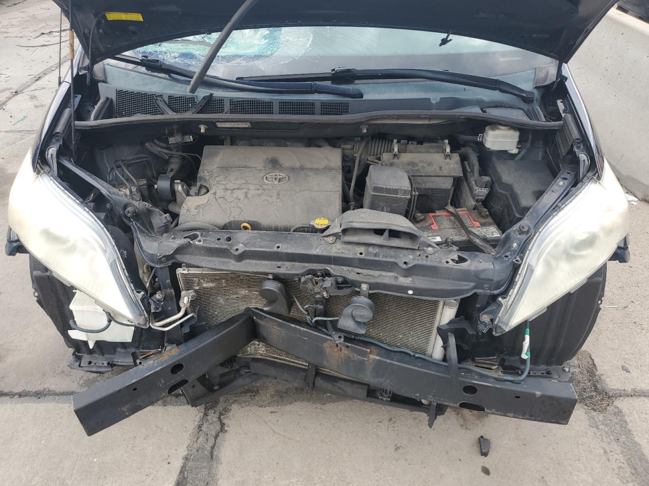 2012 Toyota Sienna - Image 12