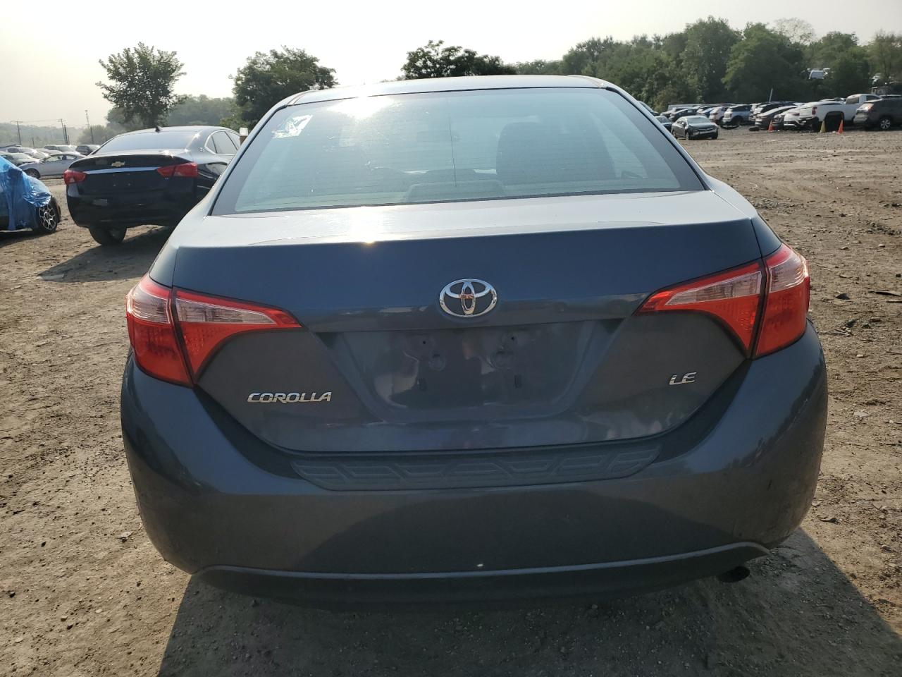 2018 Toyota Corolla L VIN: 5YFBURHE7JP817944 Lot: 67677124