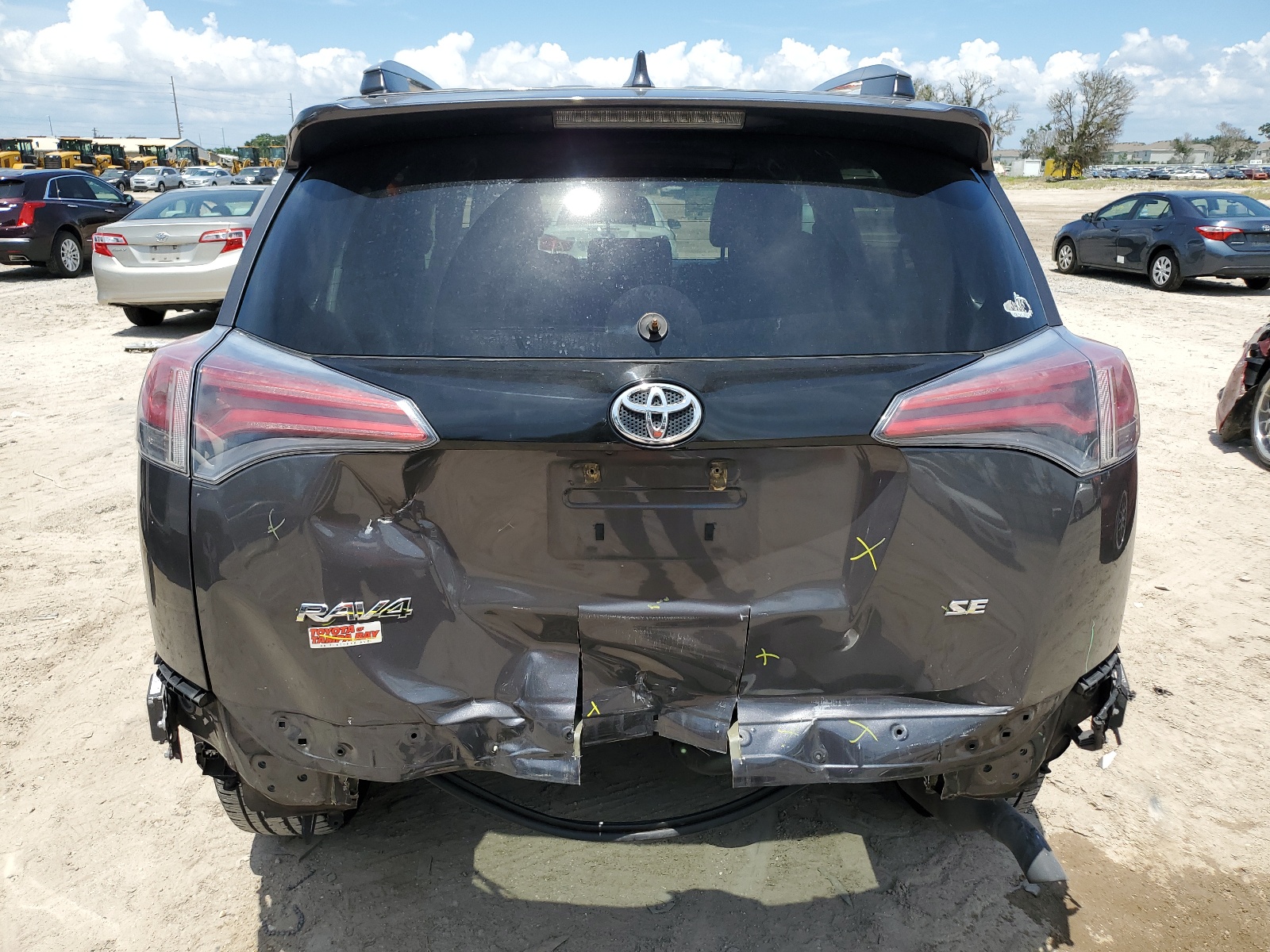 2T3NFREV1HW359068 2017 Toyota Rav4 Se