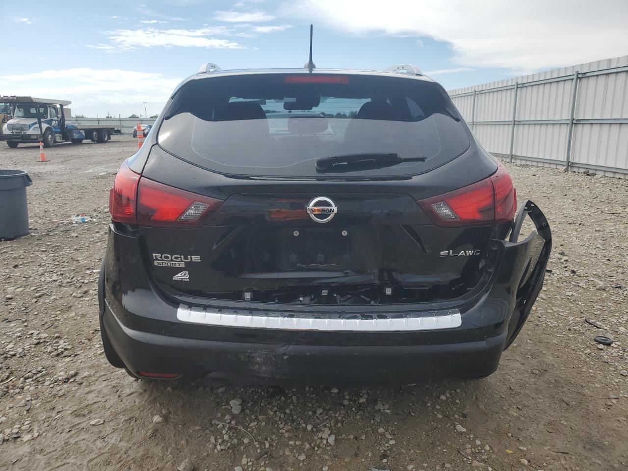 JN1BJ1CR3HW104743 2017 Nissan Rogue Sport S