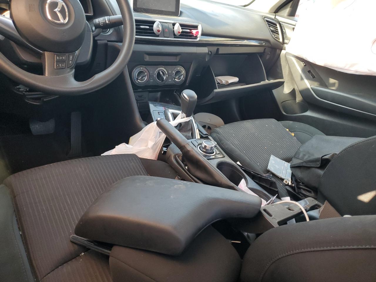 2016 Mazda 3 - Image 8
