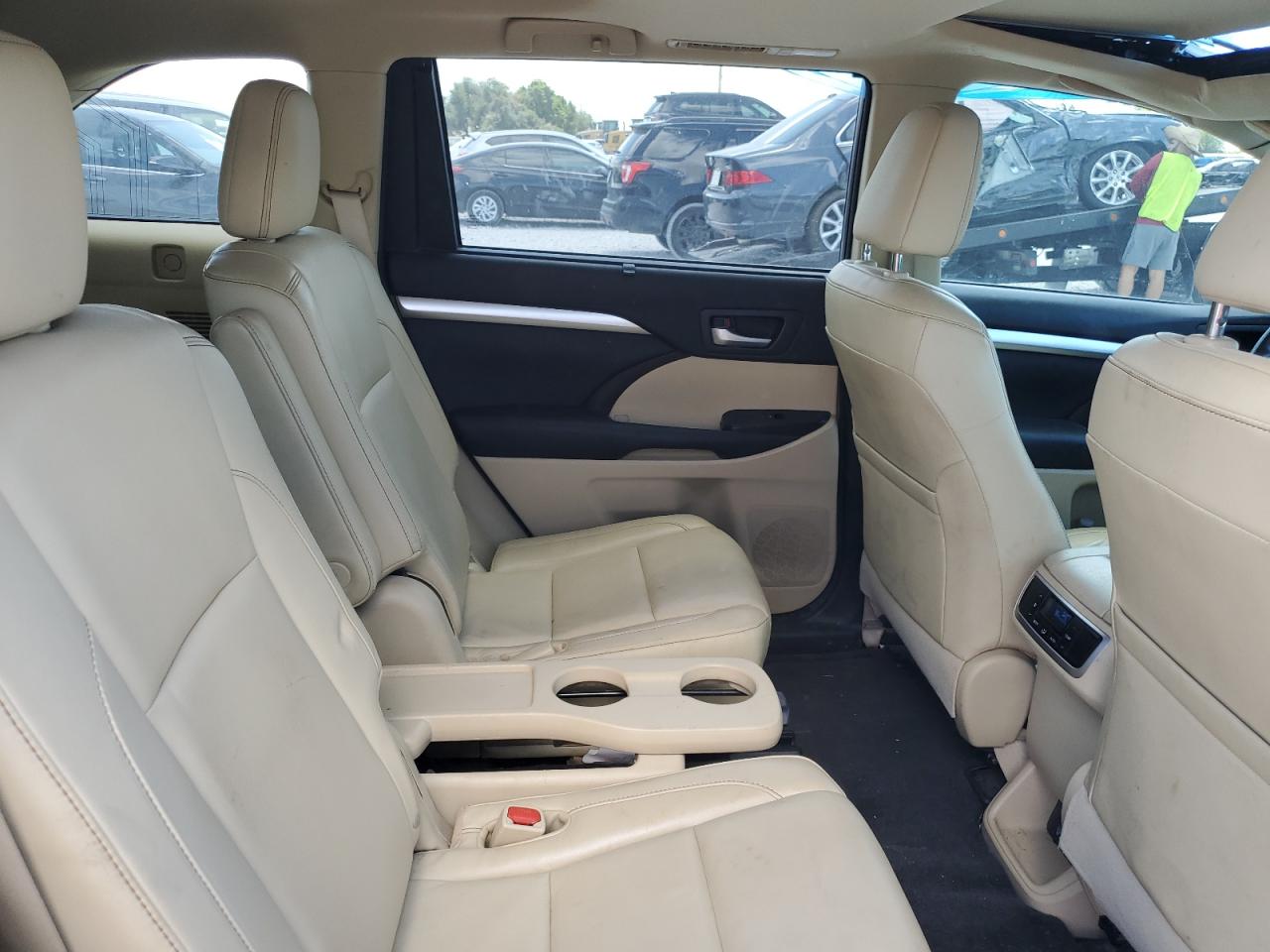 2015 Toyota Highlander Xle VIN: 5TDKKRFH4FS046151 Lot: 66765674