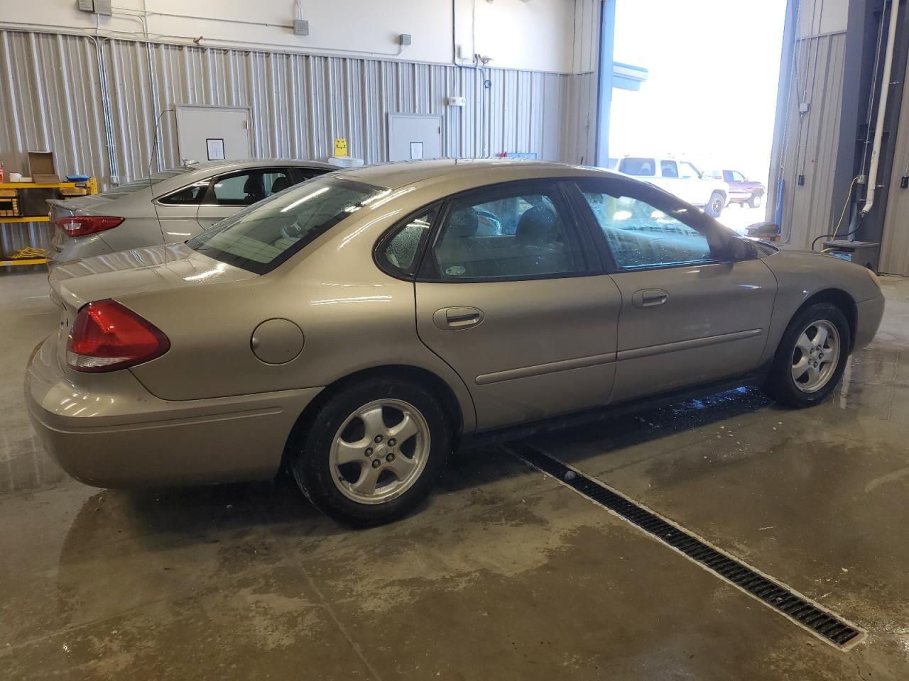 2005 Ford Taurus - Image 3