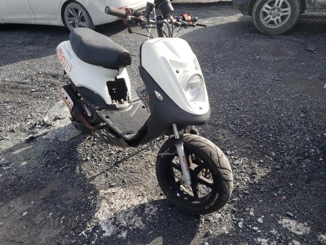 2022 Adly Scooter продається в Montreal-est, QC - Side