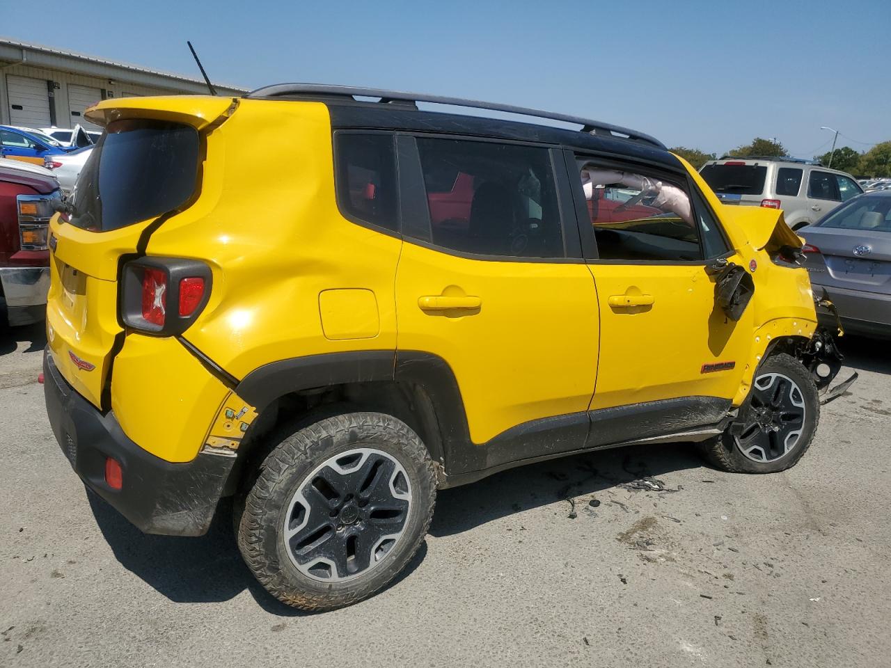 VIN ZACCJBCT6FPB89672 2015 JEEP RENEGADE no.3