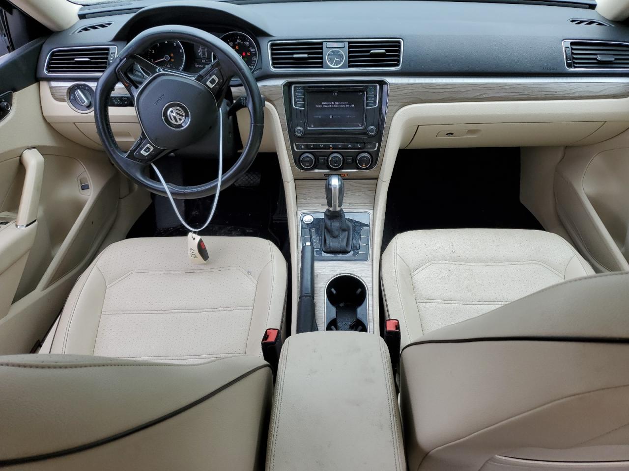 2017 Volkswagen Passat - Image 8