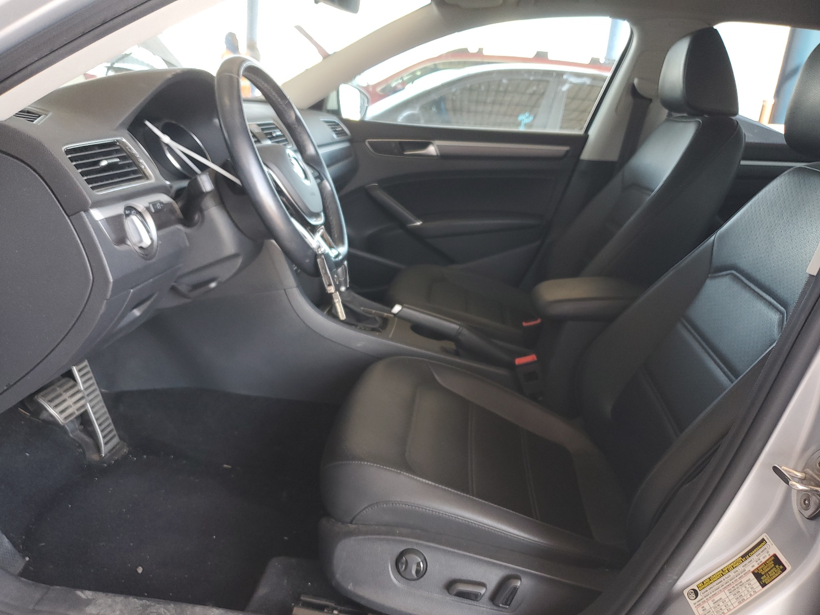 1VWAA7A33JC049094 2018 Volkswagen Passat S