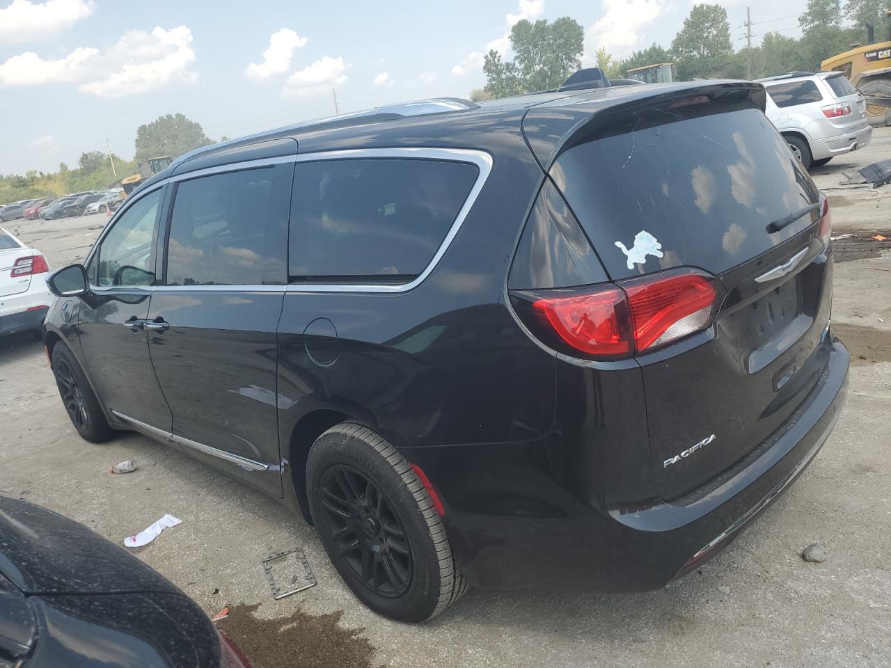 2C4RC1N77JR105250 2018 CHRYSLER PACIFICA - Image 2