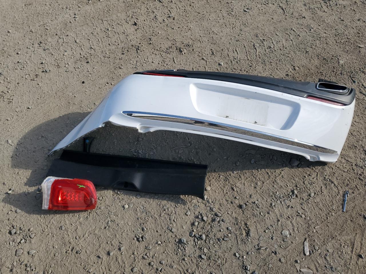 2015 Chrysler 300 Limited VIN: 2C3CCAAG2FH807411 Lot: 66927724