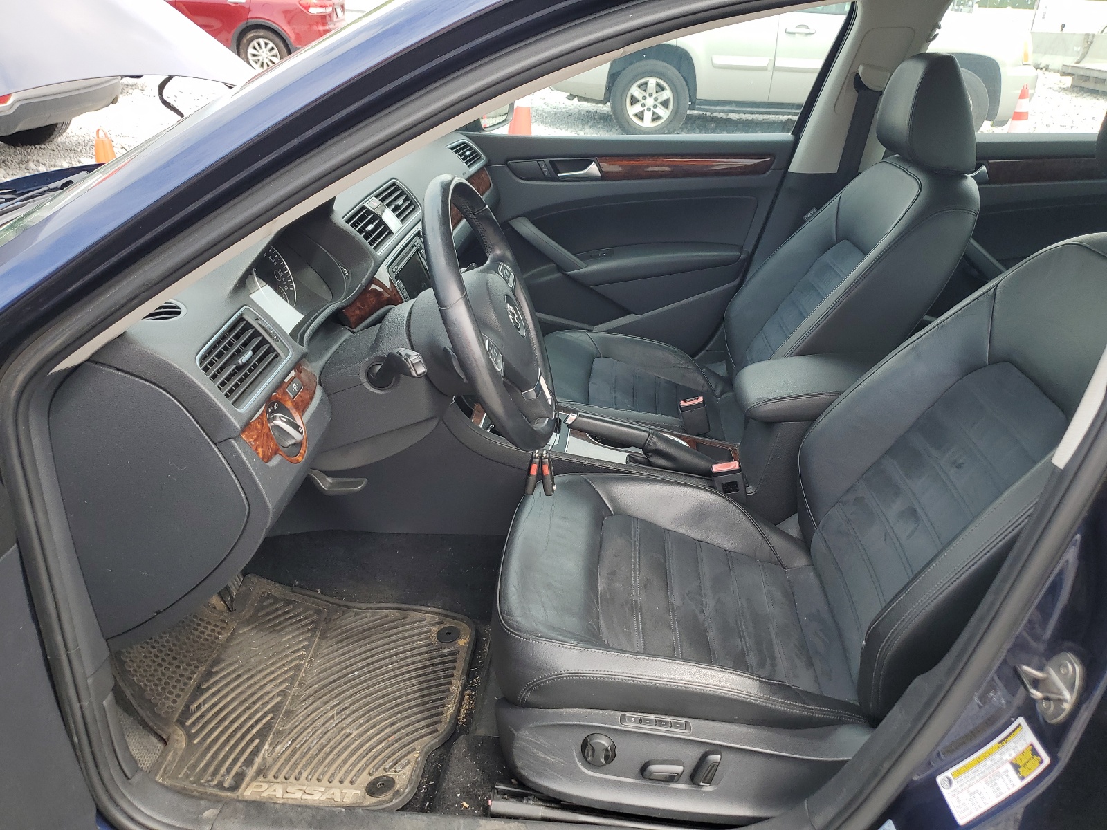 1VWCM7A33DC096825 2013 Volkswagen Passat Sel