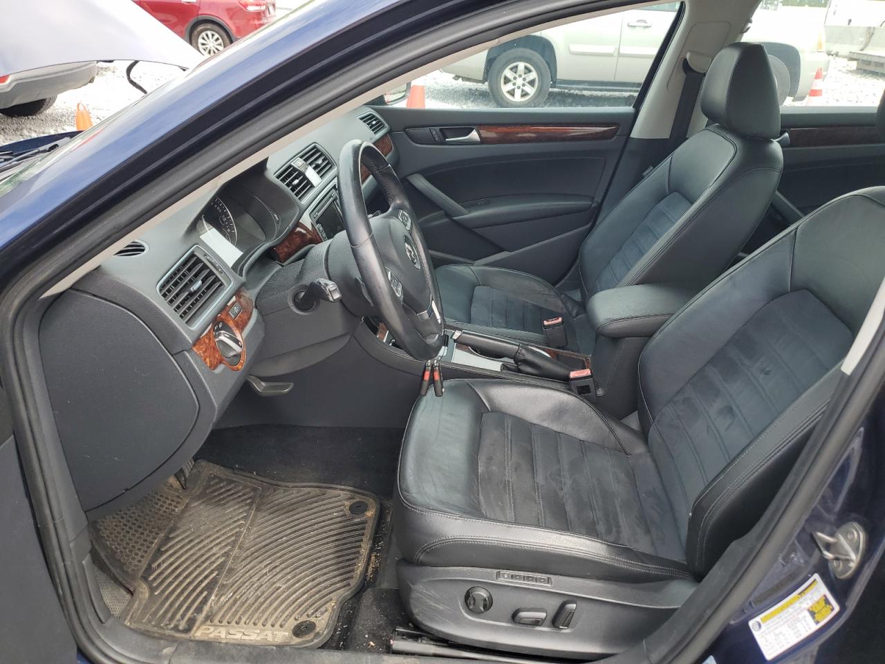 2013 Volkswagen Passat Sel VIN: 1VWCM7A33DC096825 Lot: 67968994