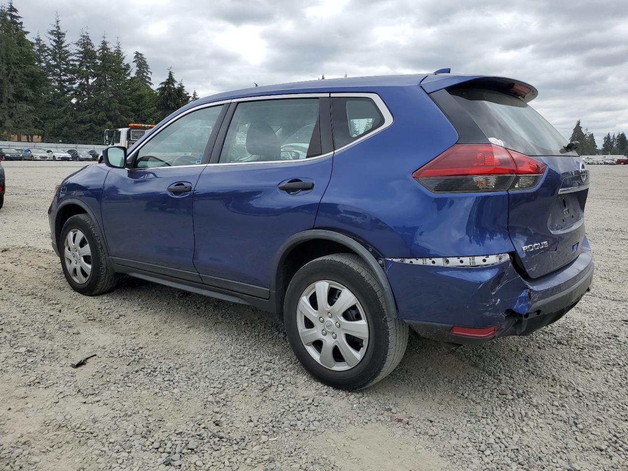 KNMAT2MV1JP523789 2018 NISSAN ROGUE - Image 2