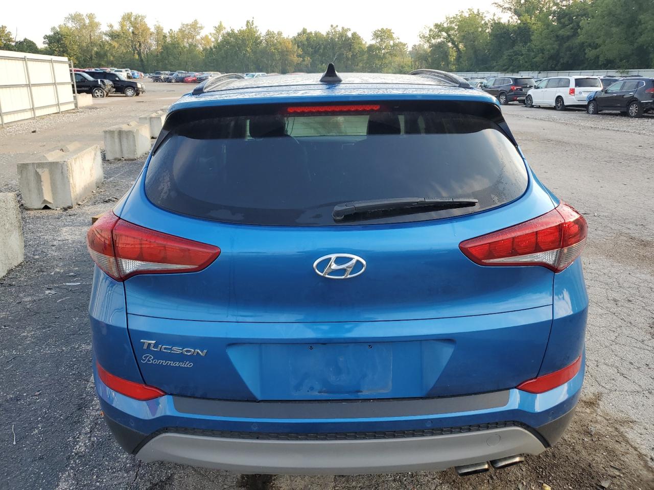 KM8J33A24JU800819 2018 Hyundai Tucson Value