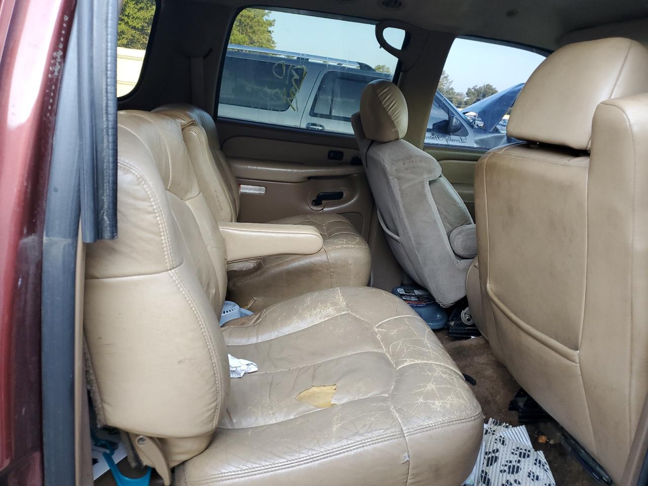 2000 Chevrolet Suburban C1500 VIN: 3GNEC16T8YG141370 Lot: 66839244