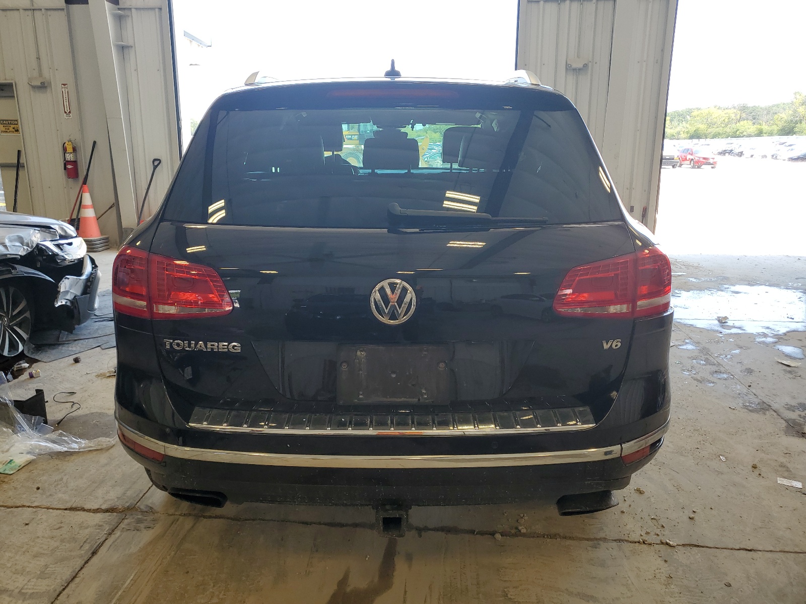 WVGRF7BP8HD002393 2017 Volkswagen Touareg Wolfsburg