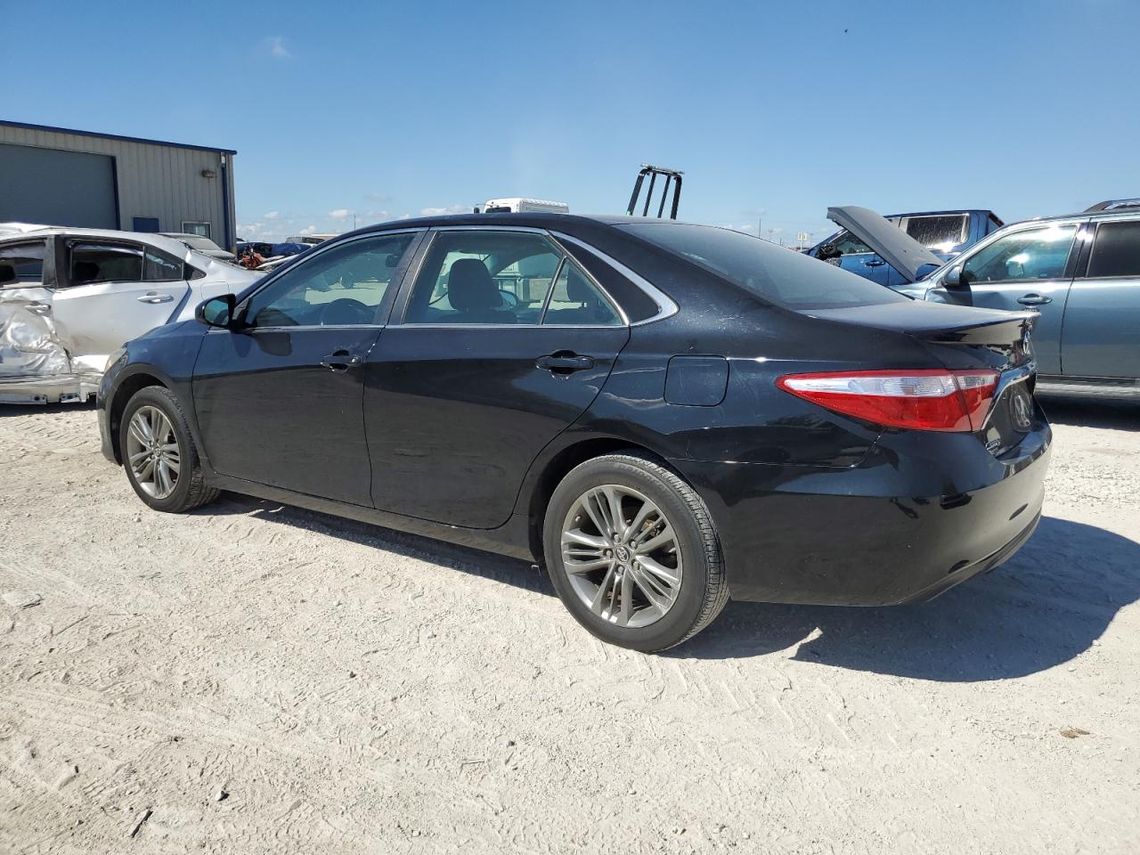 4T1BF1FK5HU344140 2017 TOYOTA CAMRY - Image 2