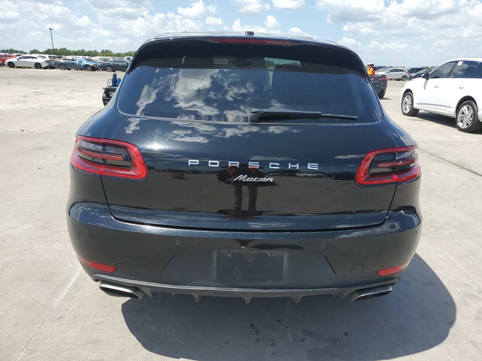 WP1AA2A59JLB06131 2018 Porsche Macan