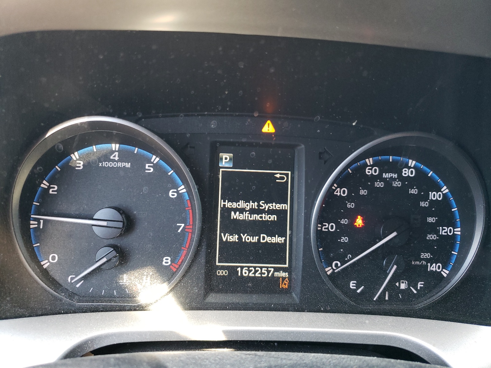 JTMBFREV4HJ711044 2017 Toyota Rav4 Le