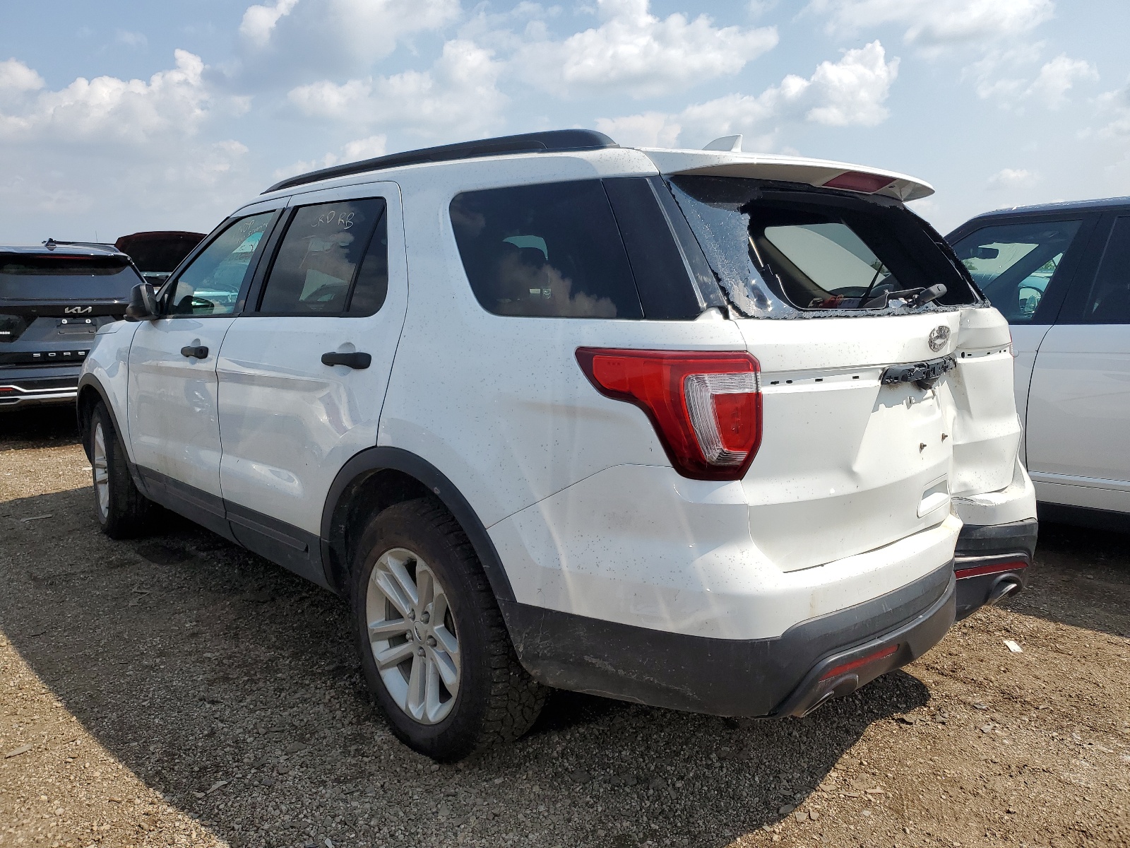 2016 Ford Explorer vin: 1FM5K8B84GGD17715