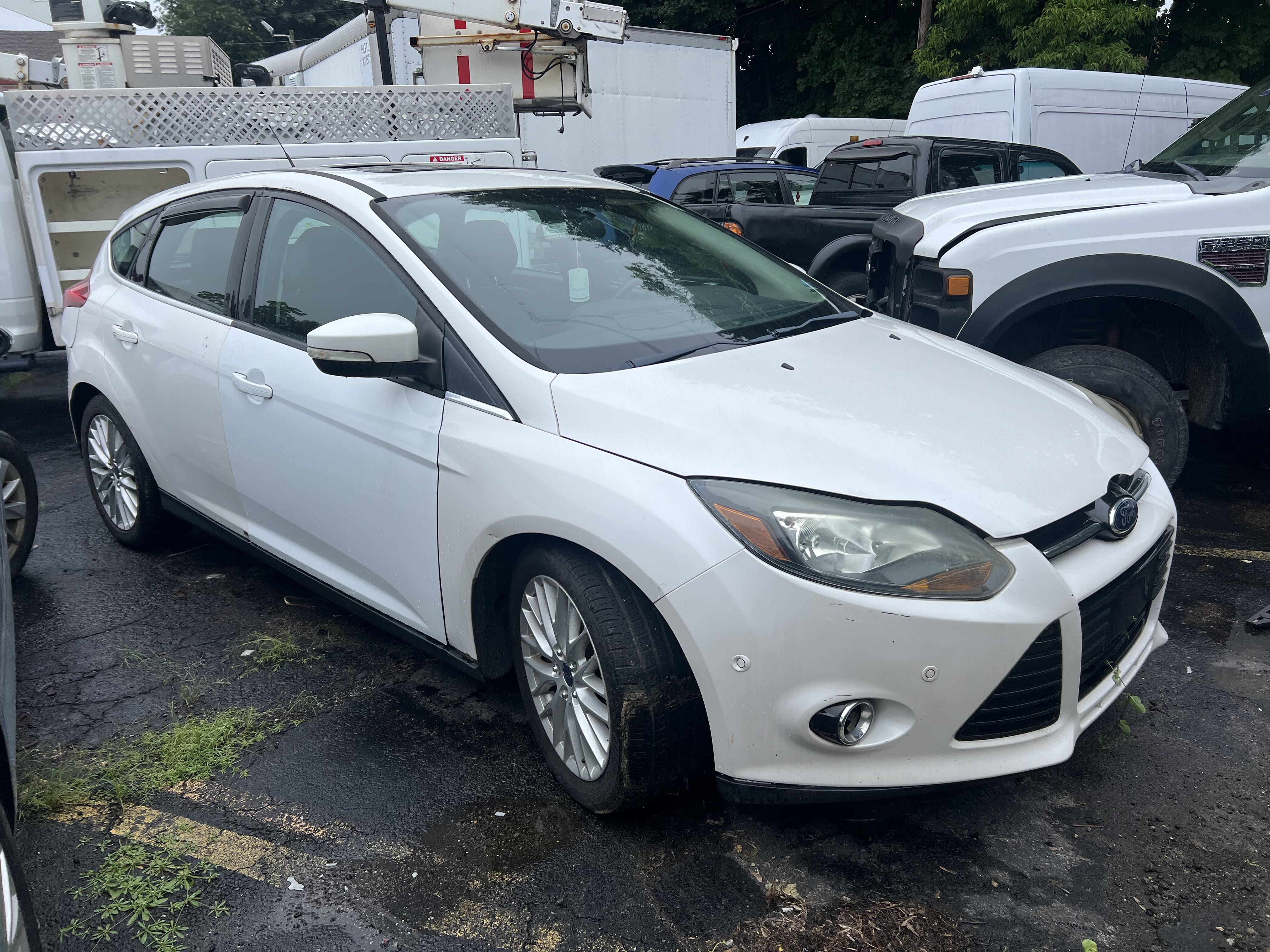 2013 Ford Focus Titanium vin: 1FADP3N22DL349969