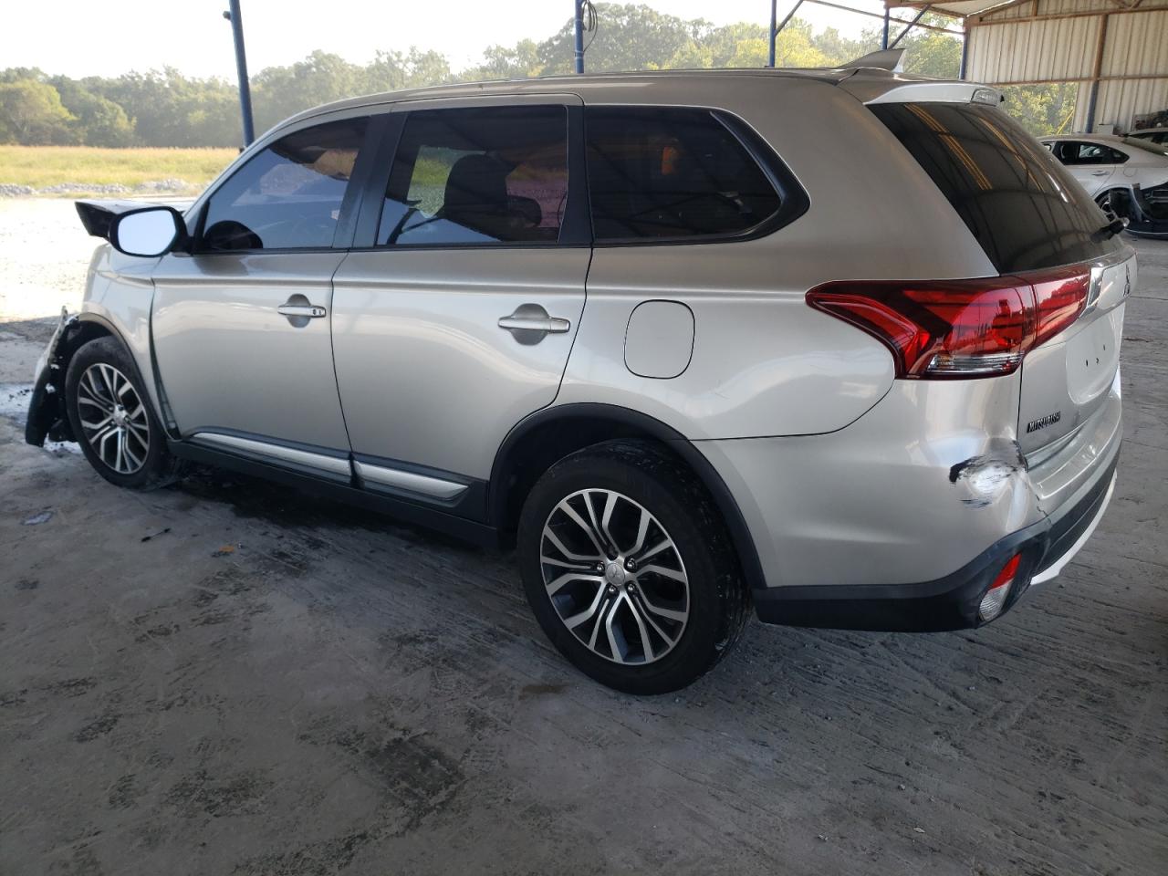 VIN JA4AD3A35JJ000732 2018 MITSUBISHI OUTLANDER no.2