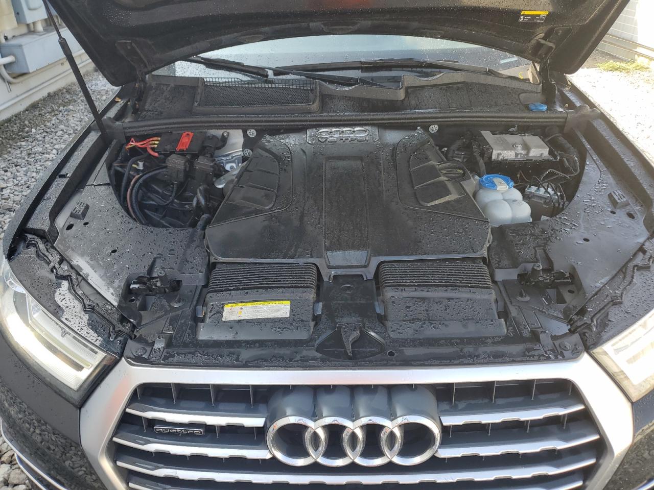 WA1LAAF71HD032572 2017 Audi Q7 Premium Plus