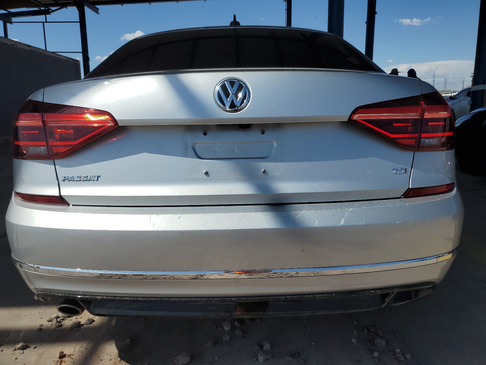 1VWAA7A33JC049094 2018 Volkswagen Passat S