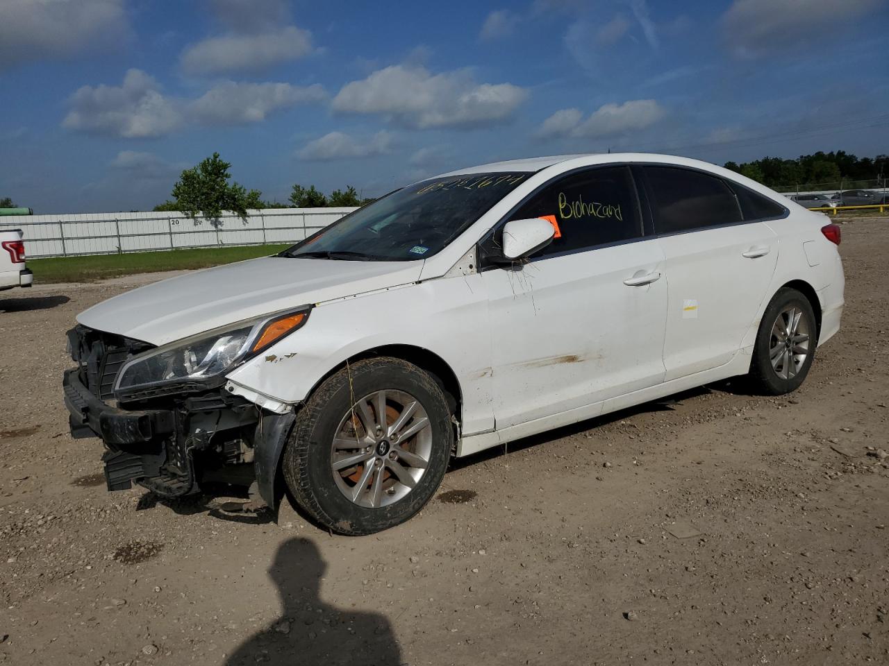 5NPE24AF4HH573718 2017 HYUNDAI SONATA - Image 1