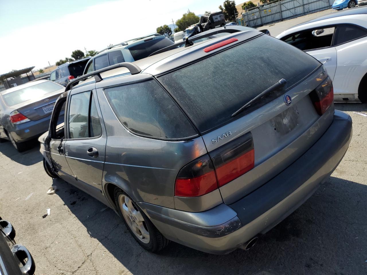 2001 Saab 9-5 - Image 2