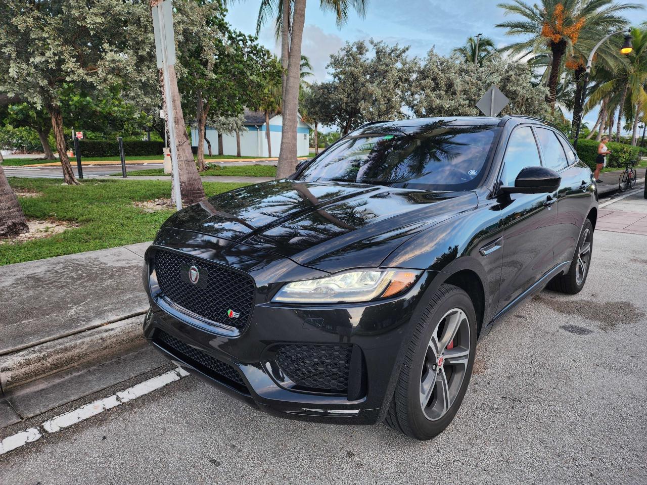 2018 Jaguar F-Pace - Image 2