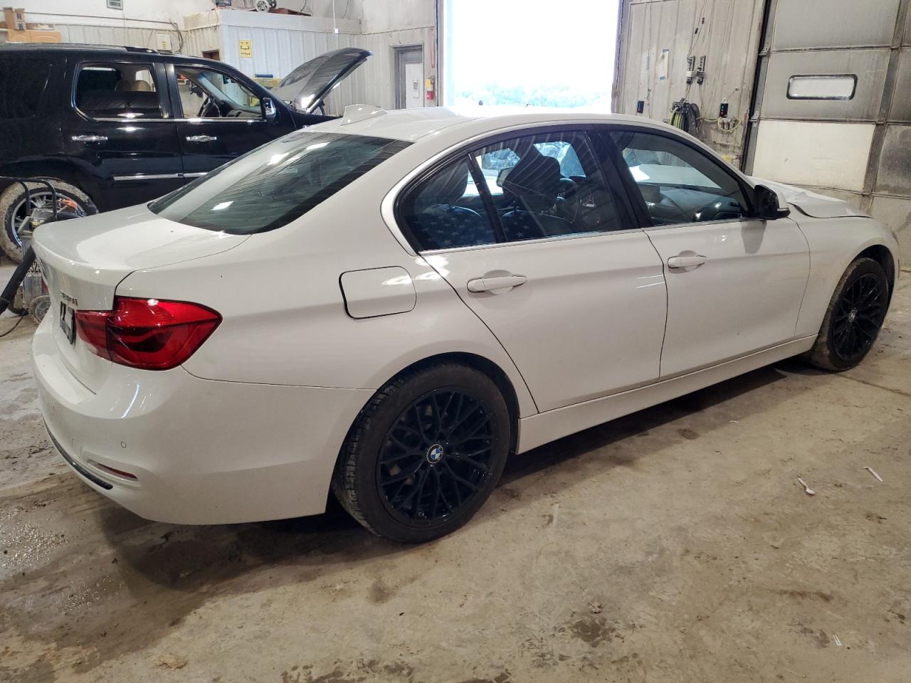 WBA8D9C30HA003923 2017 BMW 330 Xi