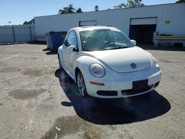 2008 Volkswagen New Beetle Triple White VIN: 3VWFG31C28M511800 Lot: 67614894