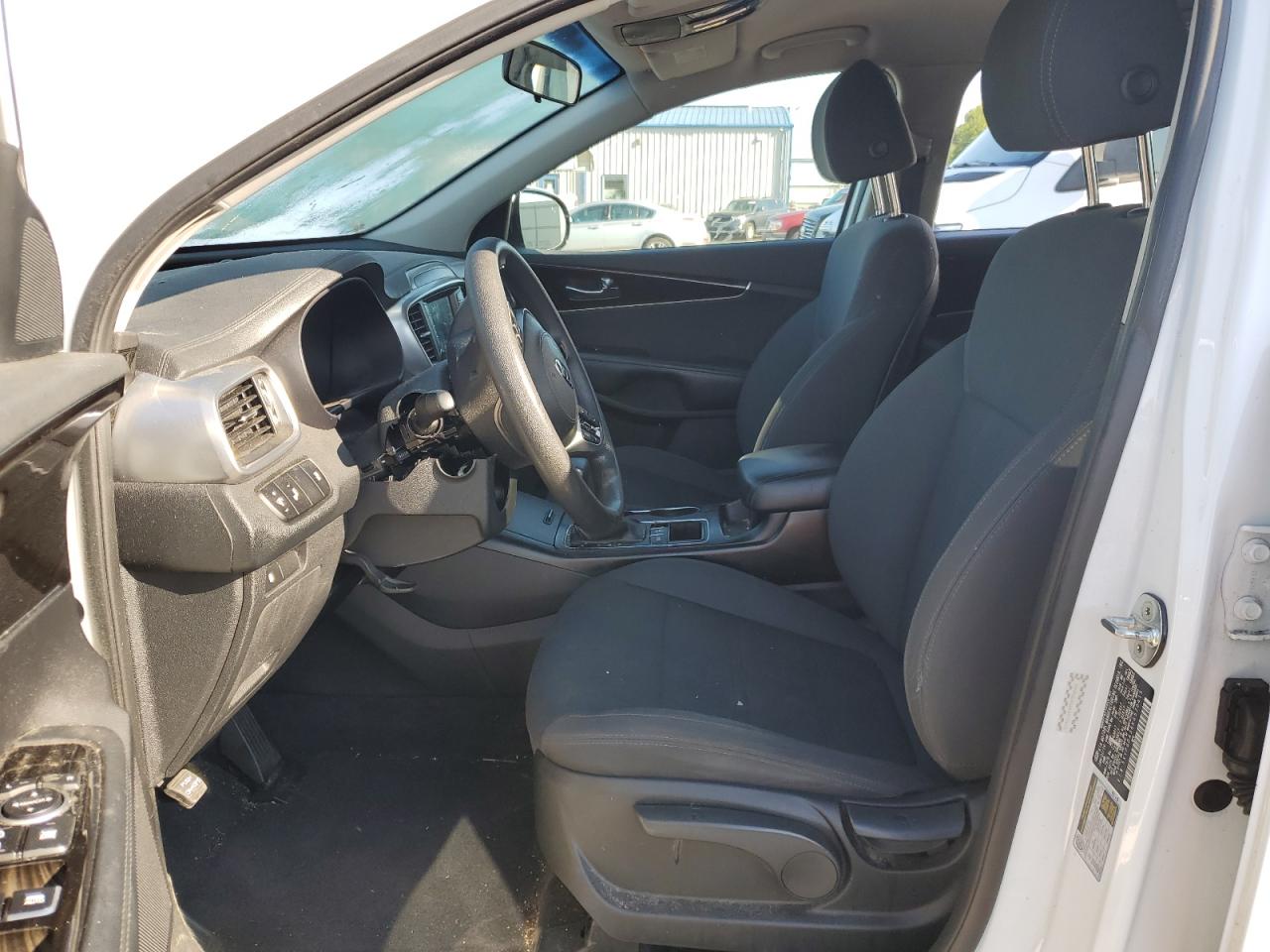 5XYPGDA36KG570415 2019 Kia Sorento L