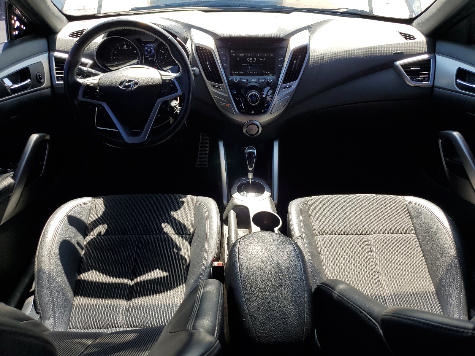 KMHTC6AD6GU268784 2016 Hyundai Veloster