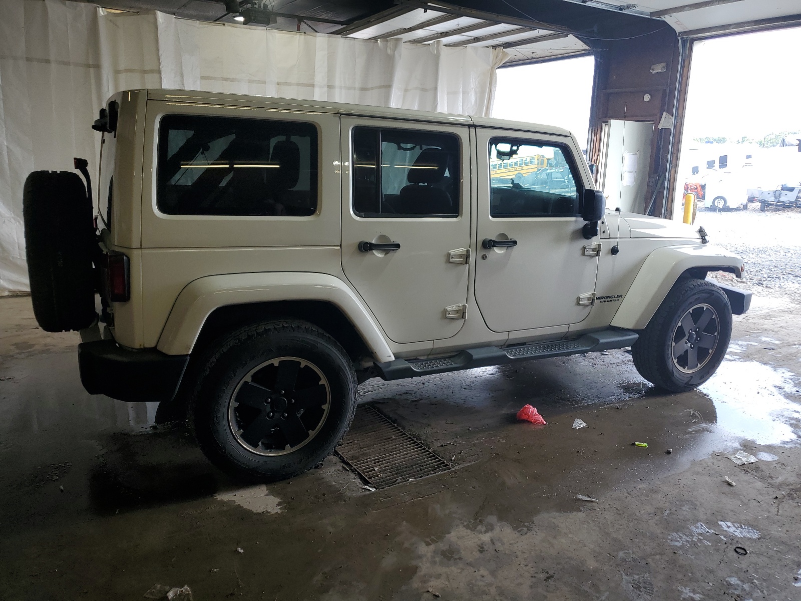 2012 Jeep Wrangler Unlimited Sahara vin: 1C4HJWEG4CL285281