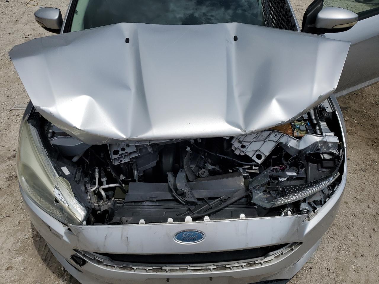 2015 Ford Focus Se VIN: 1FADP3K21FL318784 Lot: 59723204