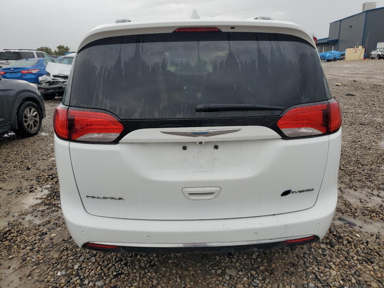 2018 Chrysler Pacifica Hybrid Touring L VIN: 2C4RC1L7XJR124992 Lot: 67032064