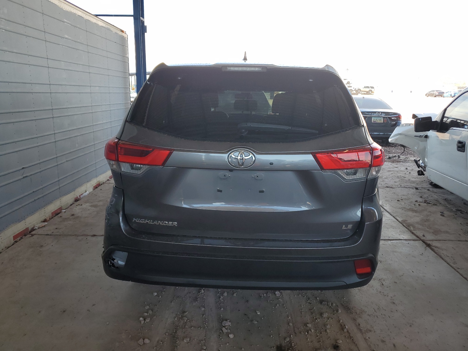 5TDZZRFH4HS226162 2017 Toyota Highlander Le