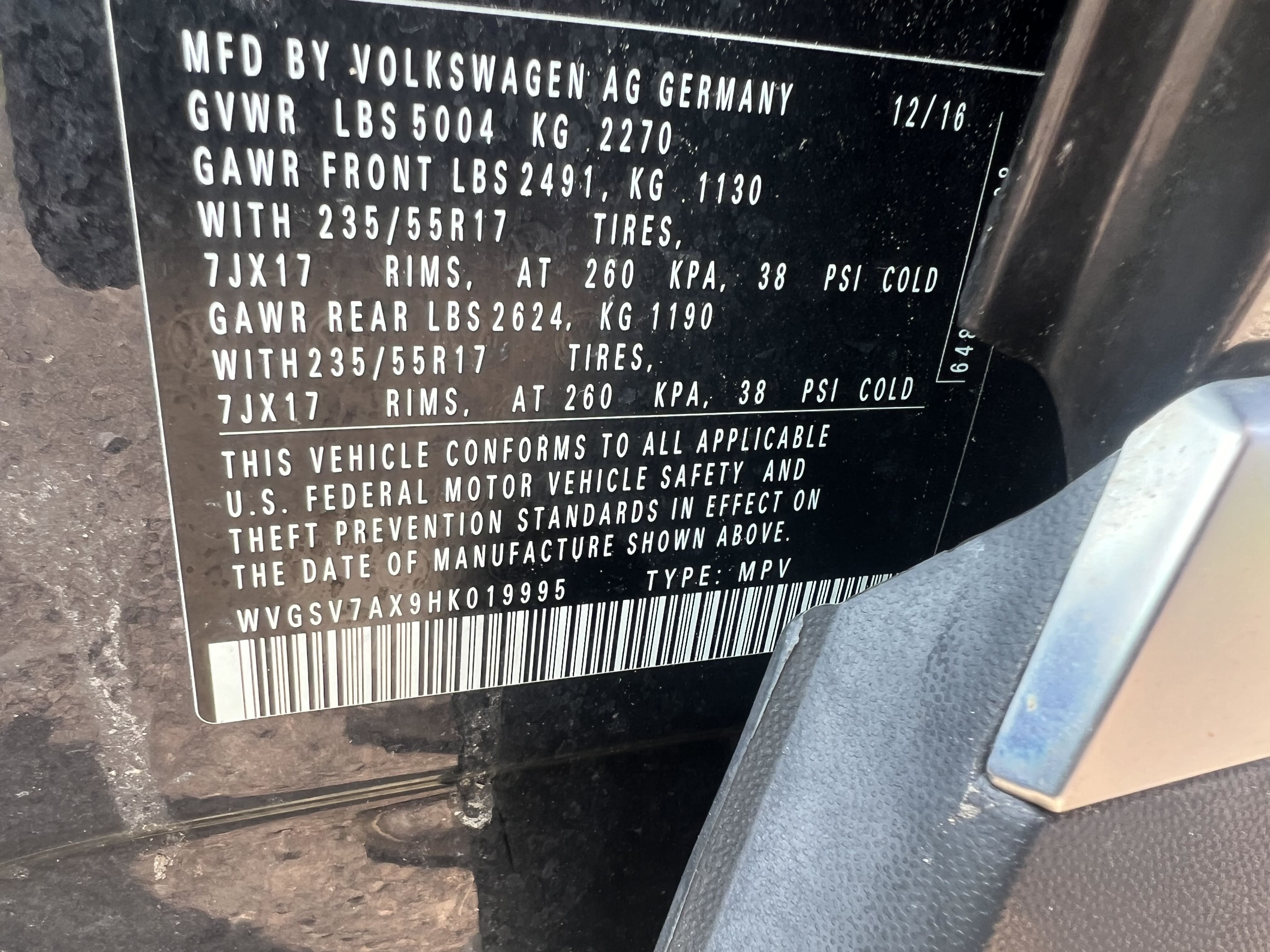 2017 Volkswagen Tiguan Wolfsburg vin: WVGSV7AX9HK019995