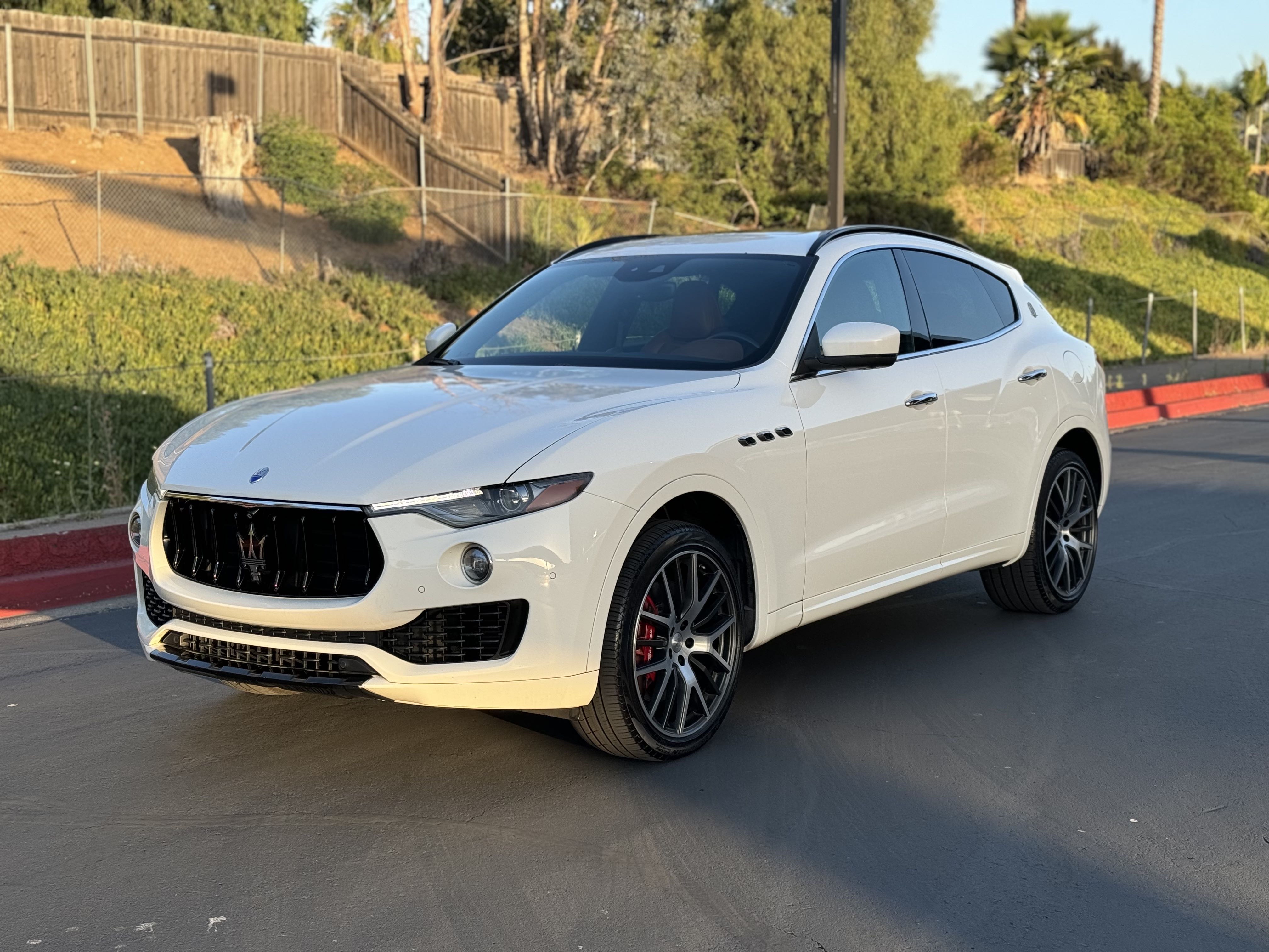 2017 Maserati Levante S Sport vin: ZN661YUS9HX256169