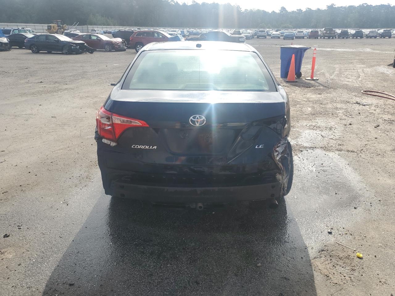 2018 Toyota Corolla L VIN: 5YFBURHE0JP765086 Lot: 64396094