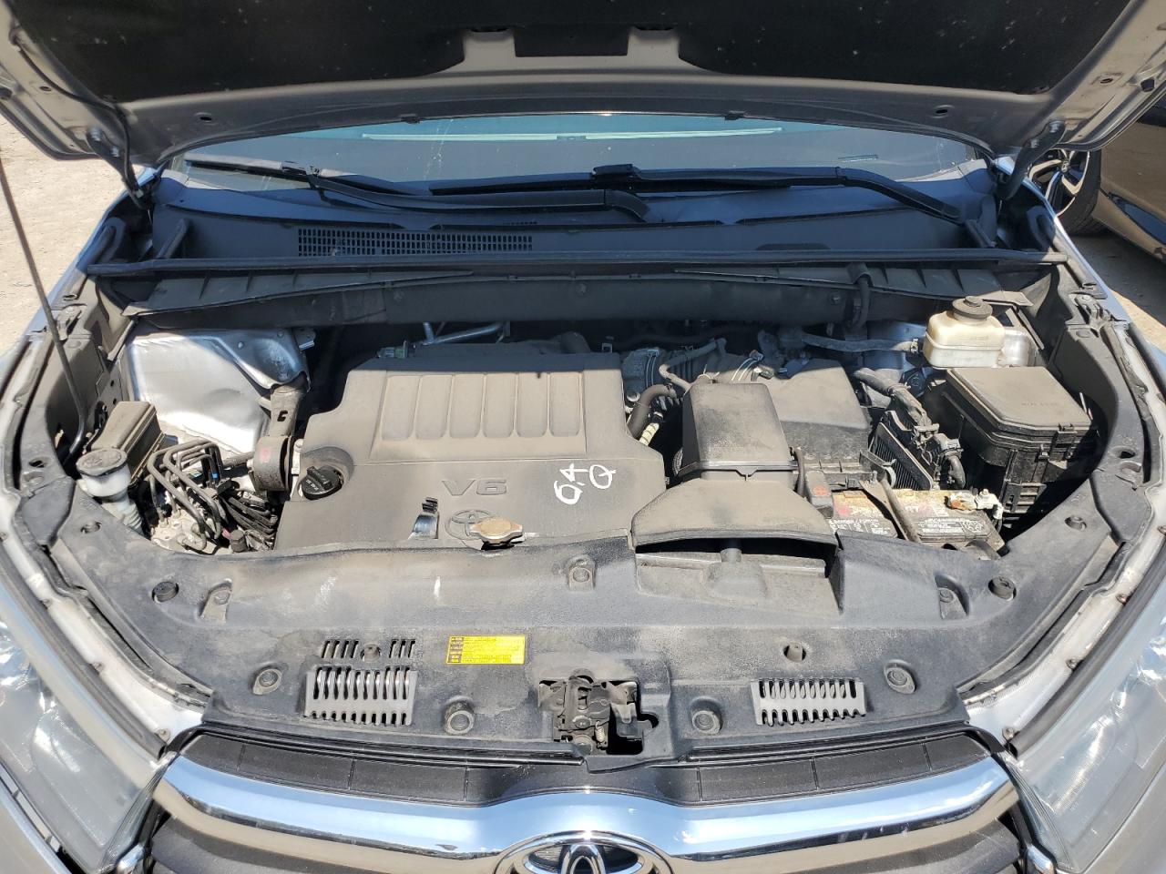 2015 Toyota Highlander - Image 12
