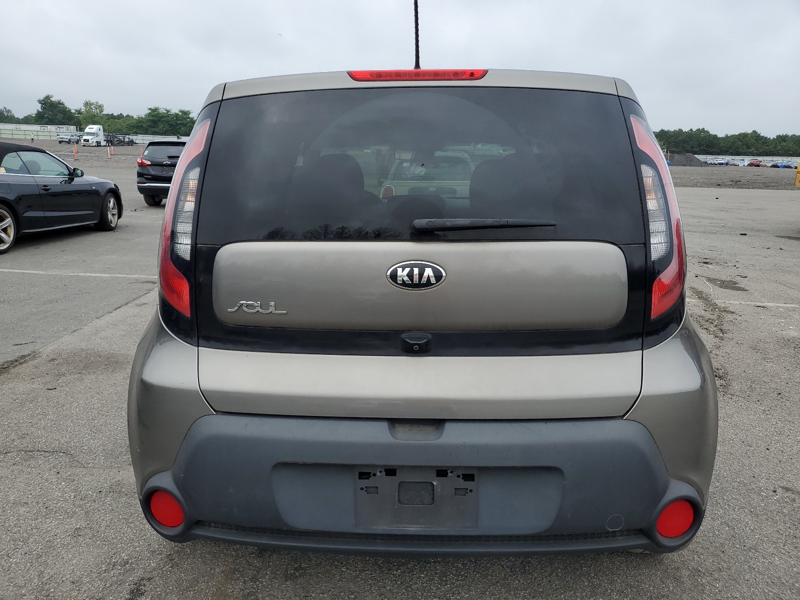 2016 Kia Soul vin: KNDJN2A27G7383941