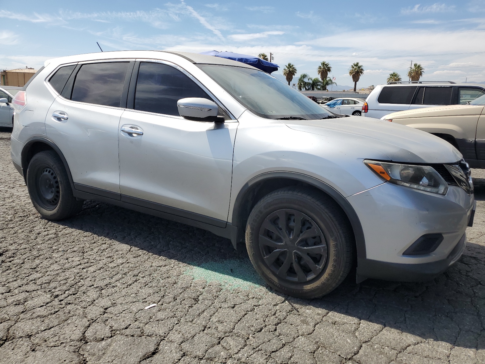 2015 Nissan Rogue S vin: KNMAT2MT0FP587960